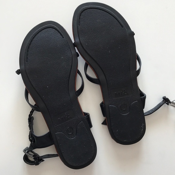 Sandals - Picture 2 of 3